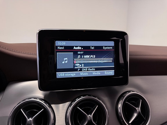 Mercedes-Benz GLA200 27 of 30