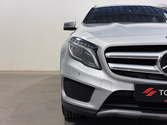 Mercedes-Benz GLA200 4 of 30