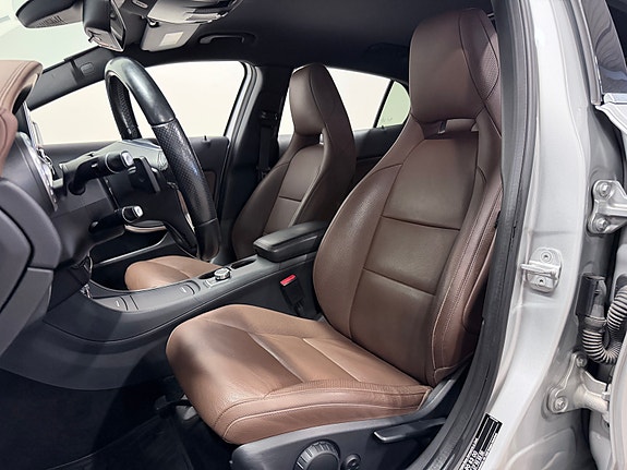 Mercedes-Benz GLA200 14 of 30