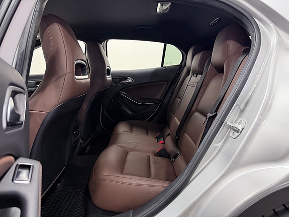 Mercedes-Benz GLA200 15 of 30
