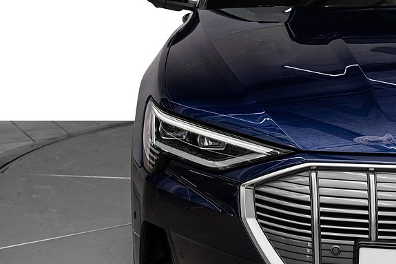 Audi e-tron 4 of 28