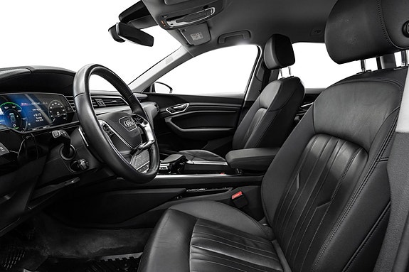 Audi e-tron 10 of 28