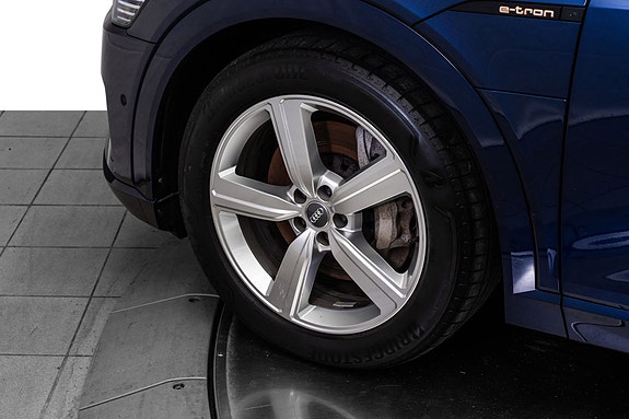 Audi e-tron 9 of 28