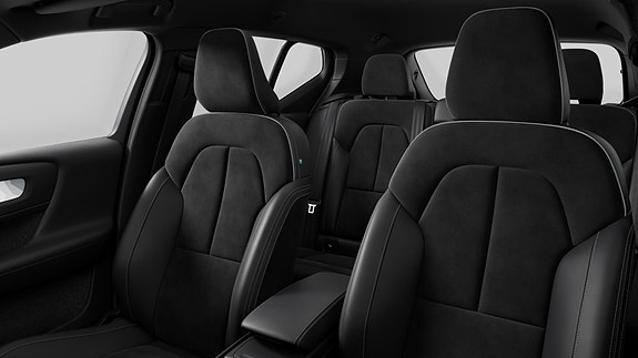 Volvo XC40 13 of 16