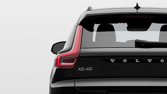 Volvo XC40 8 of 16