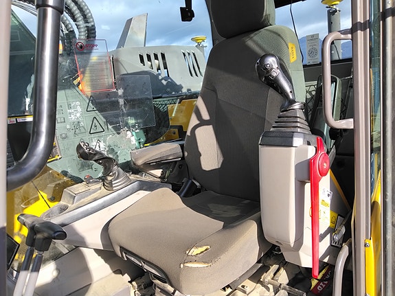 Volvo ECR235EL 18 of 27