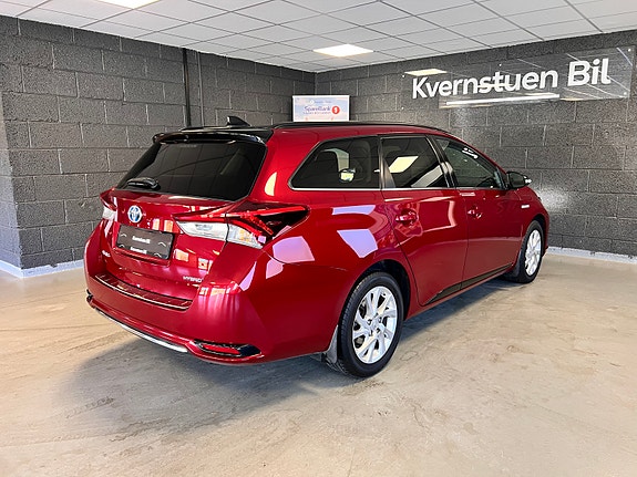 Toyota Auris 8 of 25