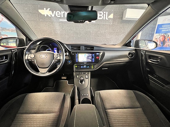 Toyota Auris 11 of 25