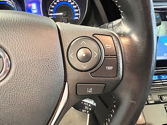 Toyota Auris 18 of 25