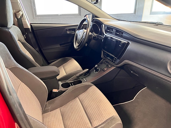 Toyota Auris 13 of 25