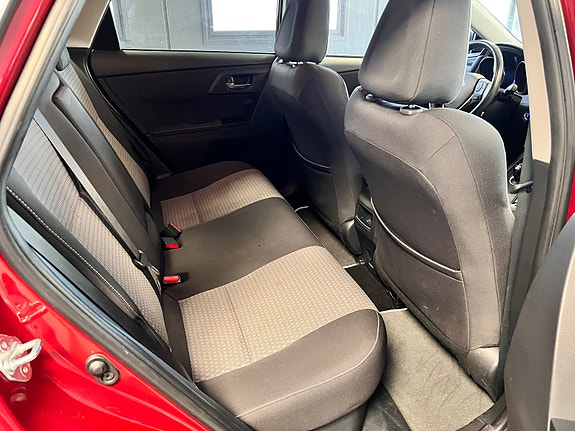 Toyota Auris 15 of 25