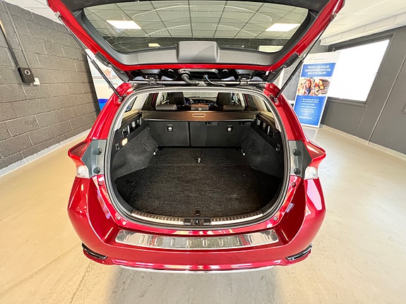 Toyota Auris 10 of 25