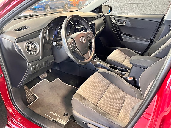 Toyota Auris 12 of 25