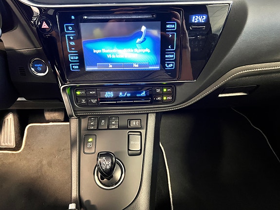 Toyota Auris 23 of 25