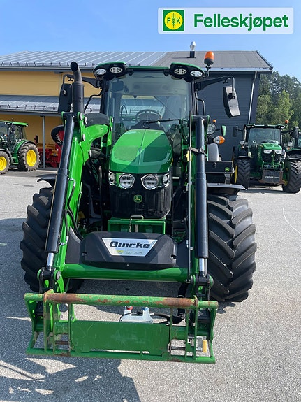 John Deere 6120M fjøring på framaksel og hytta 4 of 24