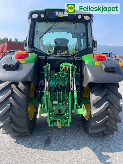 John Deere 6120M fjøring på framaksel og hytta 9 of 24