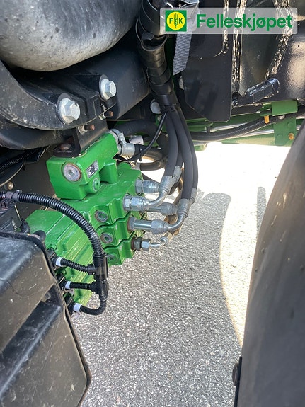 John Deere 6120M fjøring på framaksel og hytta 15 of 24