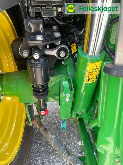 John Deere 6120M fjøring på framaksel og hytta 14 of 24