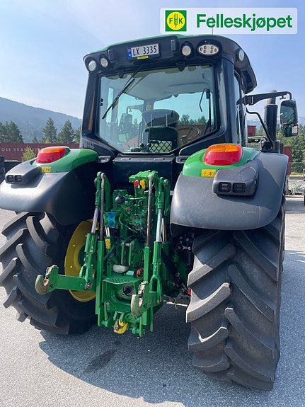 John Deere 6120M fjøring på framaksel og hytta 11 of 24
