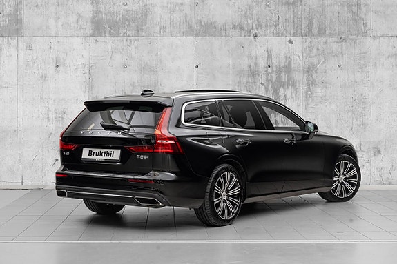 Volvo V60 2 of 26