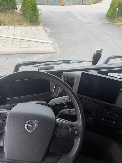 Volvo FM380 2 of 14