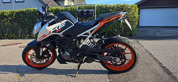 KTM 125 Duke 7 of 10