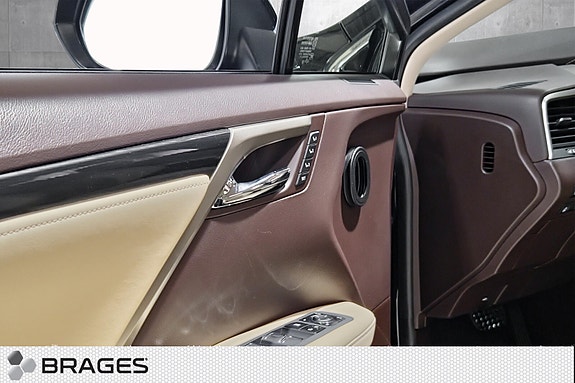 Lexus RX450h 24 of 30