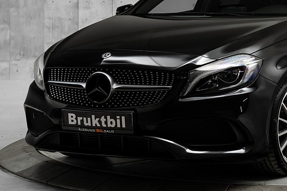 Mercedes-Benz A180 2 of 30