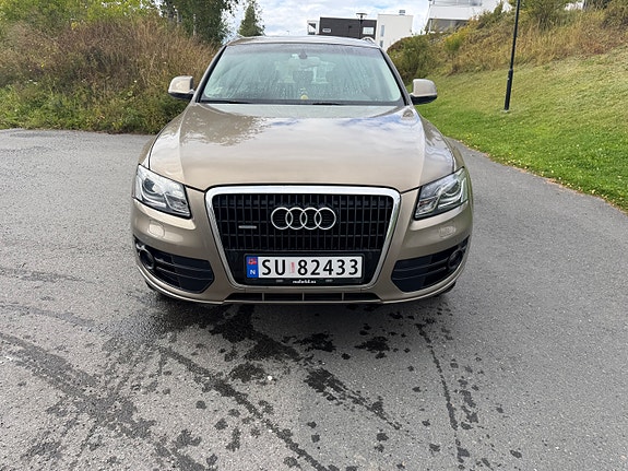 Audi Q5 2 of 17