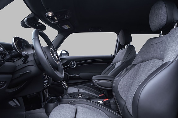 MINI Cooper SE 23 of 27