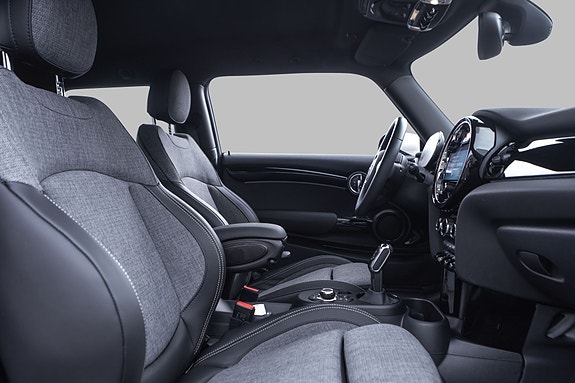 MINI Cooper SE 26 of 27