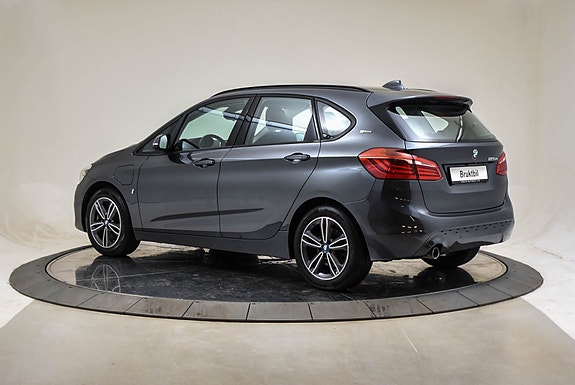 BMW 225xe 3 of 18