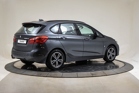 BMW 225xe 13 of 18