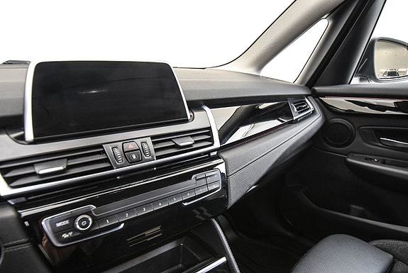 BMW 225xe 10 of 18