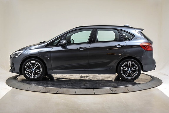 BMW 225xe 2 of 18