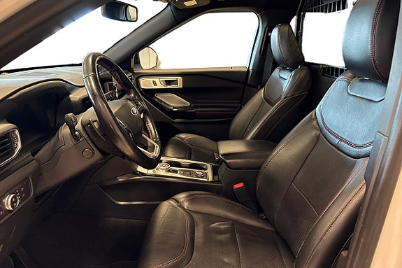 Ford Explorer 10 of 25