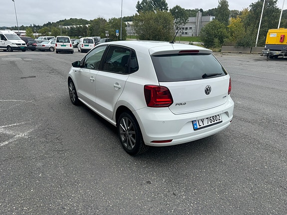 Volkswagen Polo 2 of 8