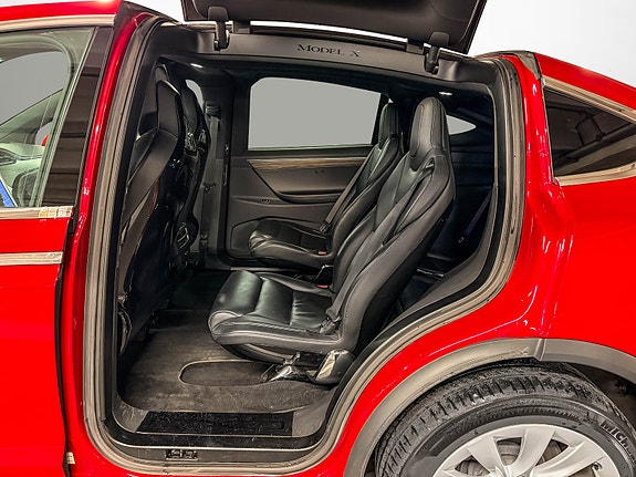 Tesla Model X 20 of 30