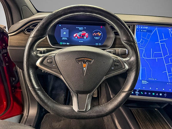 Tesla Model X 14 of 30