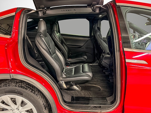 Tesla Model X 24 of 30
