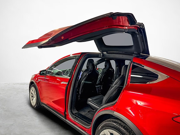 Tesla Model X 19 of 30