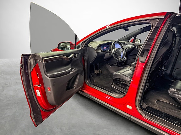 Tesla Model X 9 of 30