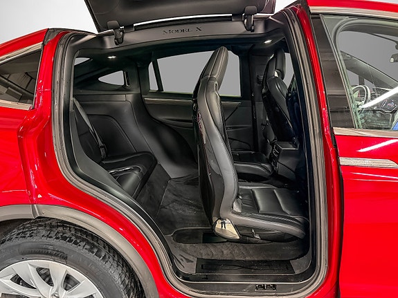 Tesla Model X 25 of 30