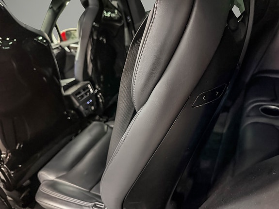 Tesla Model X 21 of 30