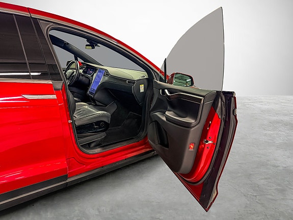 Tesla Model X 17 of 30