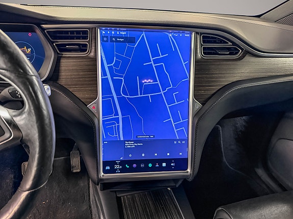Tesla Model X 15 of 30