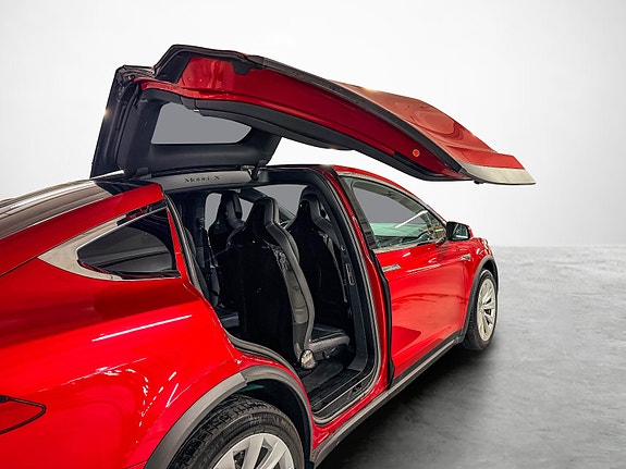 Tesla Model X 23 of 30