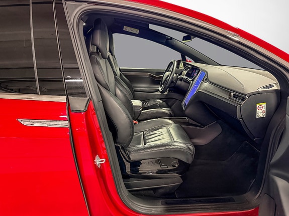Tesla Model X 18 of 30