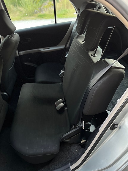 Toyota Yaris 26 of 30