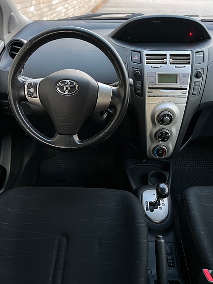 Toyota Yaris 29 of 30
